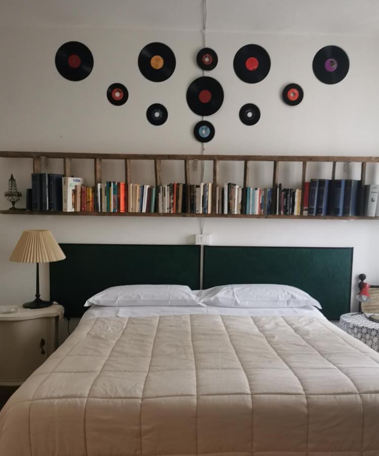 B&B Lamagia Di Corte Moronati 시르미오네 외부 사진