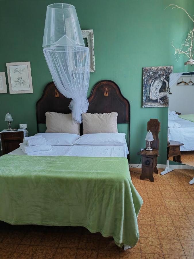 B&B Lamagia Di Corte Moronati 시르미오네 외부 사진