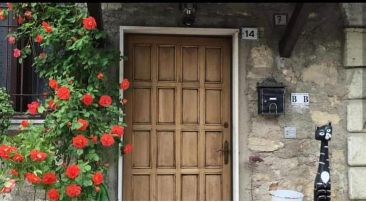 B&B Lamagia Di Corte Moronati 시르미오네 외부 사진