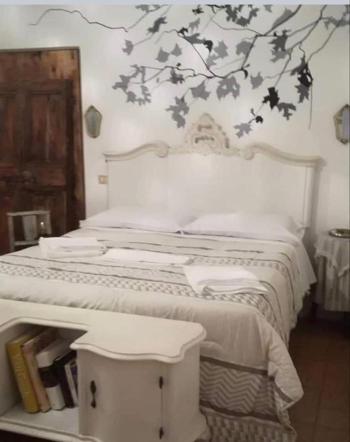 B&B Lamagia Di Corte Moronati 시르미오네 외부 사진
