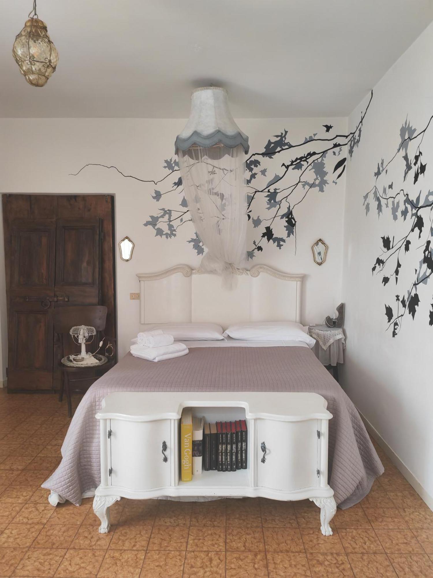 B&B Lamagia Di Corte Moronati 시르미오네 외부 사진