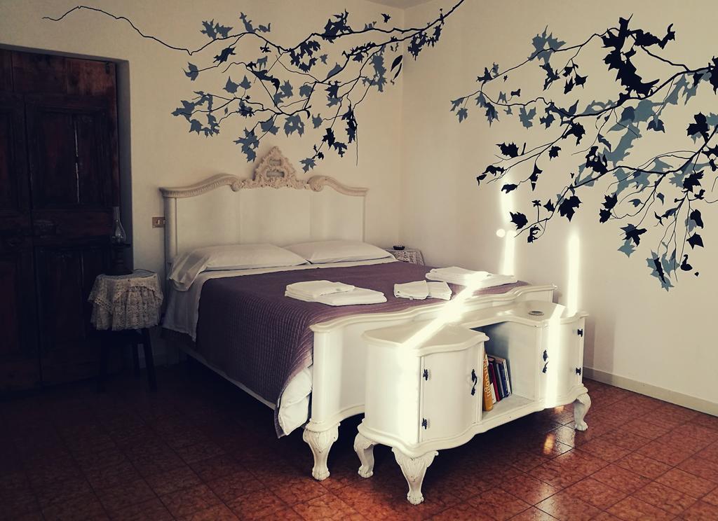 B&B Lamagia Di Corte Moronati 시르미오네 외부 사진