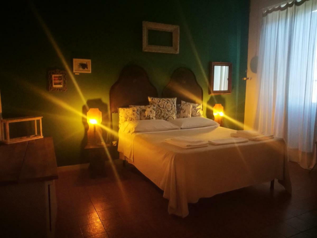 B&B Lamagia Di Corte Moronati 시르미오네 외부 사진
